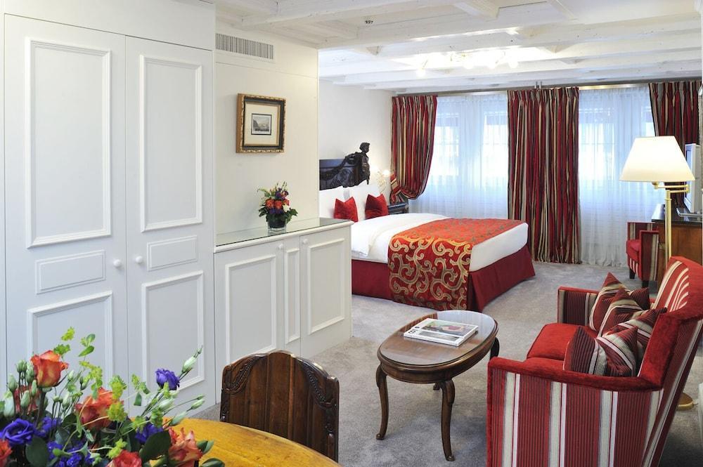 Hotel De La Cigogne Женева Экстерьер фото A suite at the Hotel de Crillon