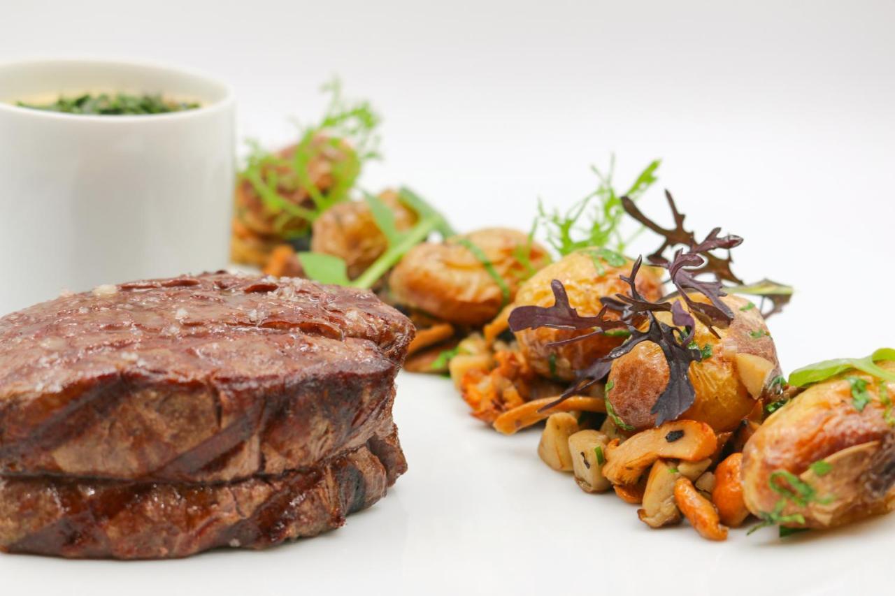 Hotel De La Cigogne Женева Экстерьер фото A steak prepared with the dry-aging technique