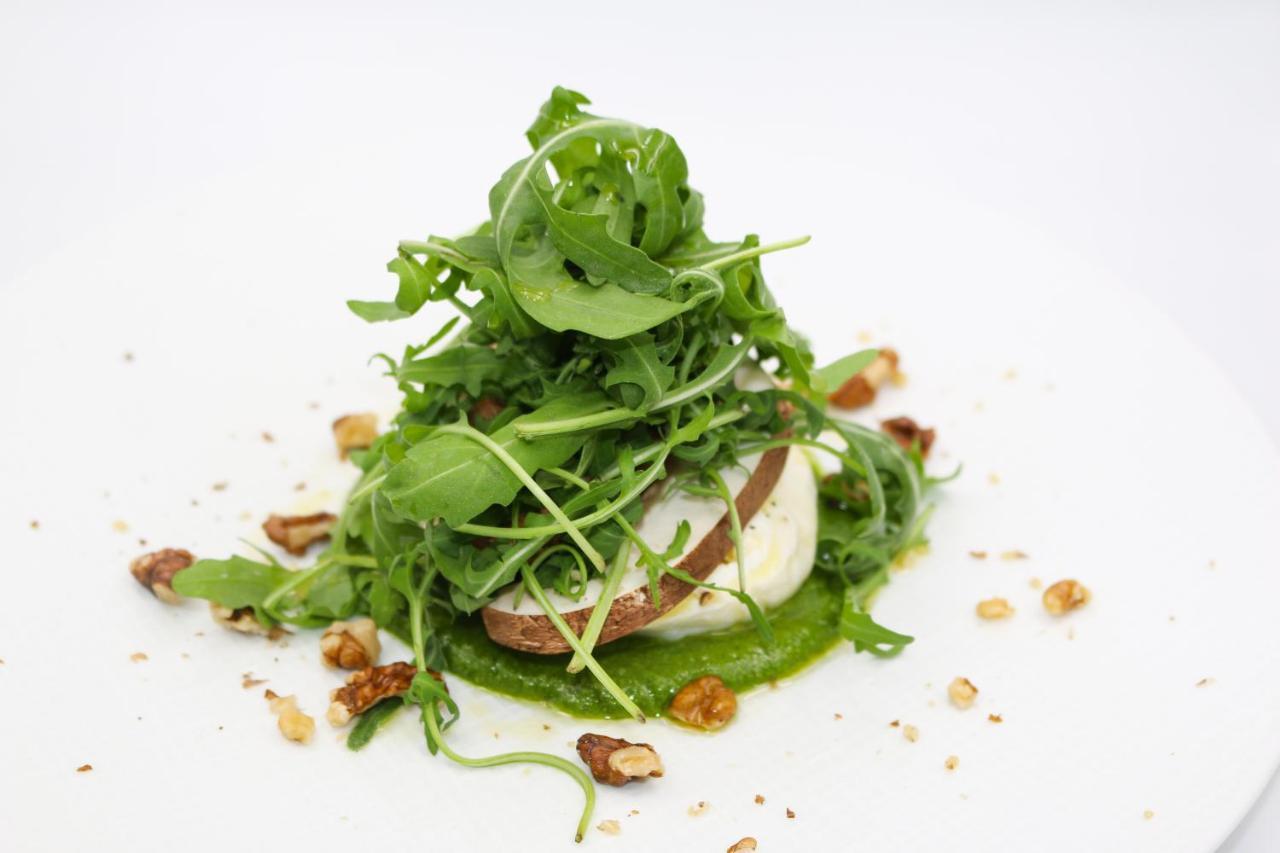 Hotel De La Cigogne Женева Экстерьер фото Watercress salad
