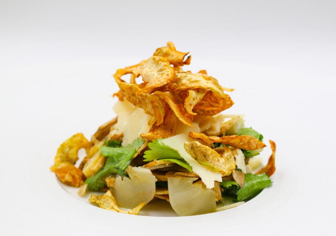 Hotel De La Cigogne Женева Экстерьер фото A Caesar salad
